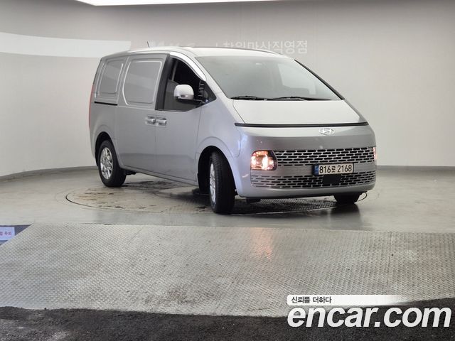 Hyundai Staria 2023 thumb 4
