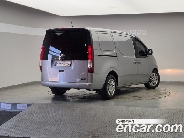 Hyundai Staria 2023 thumb 6