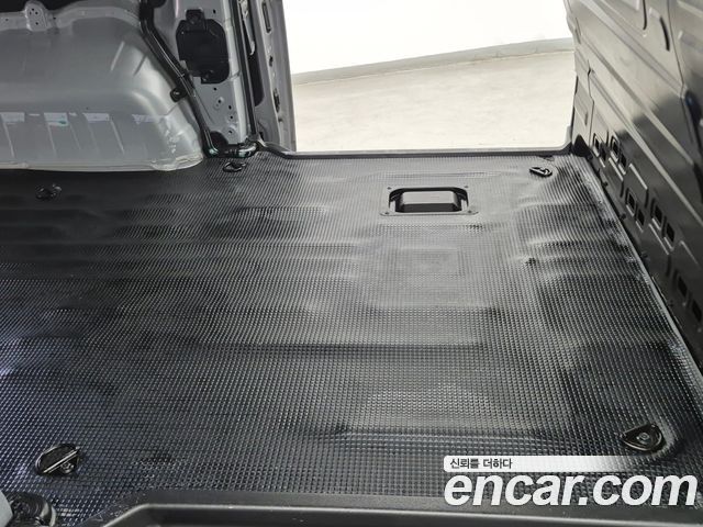Hyundai Staria 2023 thumb 9
