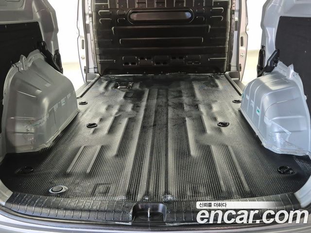 Hyundai Staria 2023 thumb 10