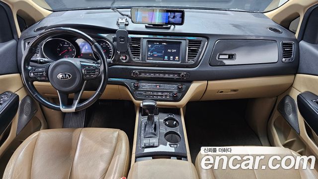 Kia Carnival 2016 thumb 8