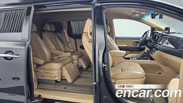 Kia Carnival 2016 thumb 11