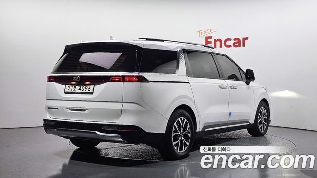 Kia Carnival 2021 thumb 3