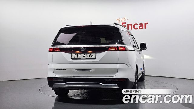 Kia Carnival 2021 thumb 5