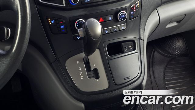 Hyundai Starex 2017 thumb 10
