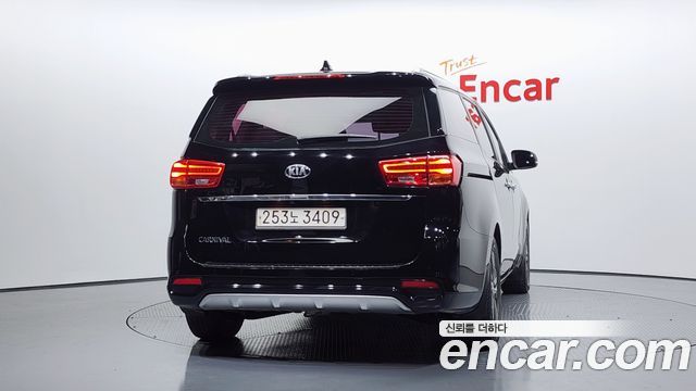 Kia Carnival 2018 thumb 5