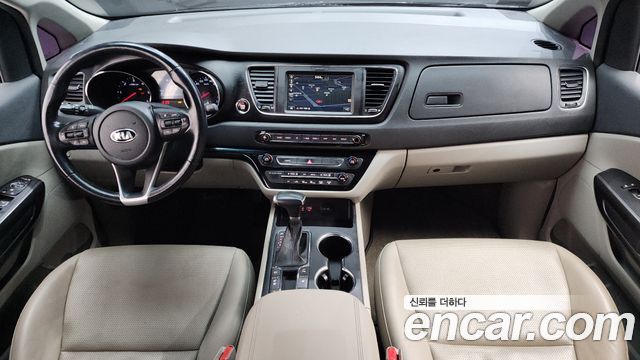 Kia Carnival 2018 thumb 8