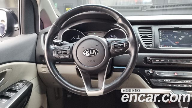 Kia Carnival 2018 thumb 12