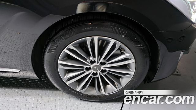 Genesis G90 2018 thumb 6