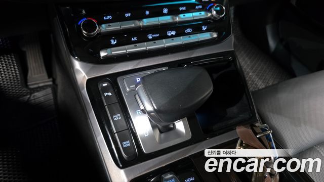 Genesis G90 2018 thumb 9