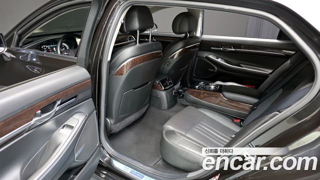 Genesis G90 2018 thumb 11