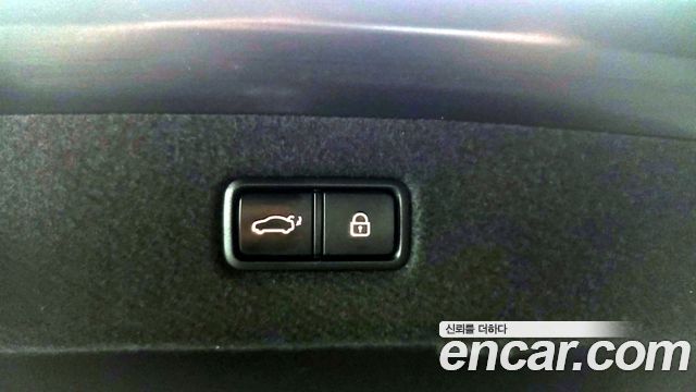 Genesis G90 2018 thumb 12