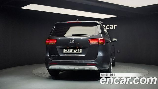 Kia Carnival 2015 thumb 5