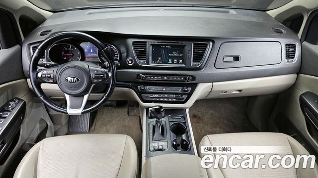 Kia Carnival 2015 thumb 8