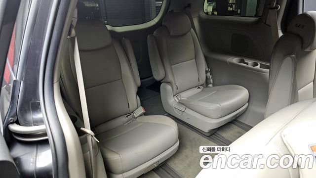 Kia Carnival 2015 thumb 12
