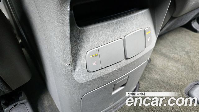 Kia Carnival 2015 thumb 11