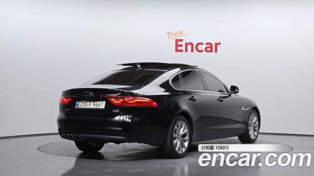 Jaguar XF 2019 thumb 3
