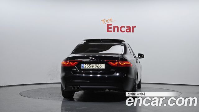Jaguar XF 2019 thumb 5