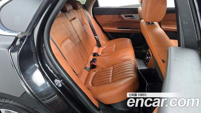 Jaguar XF 2019 thumb 12