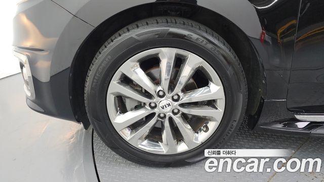 Kia Carnival 2016 thumb 6