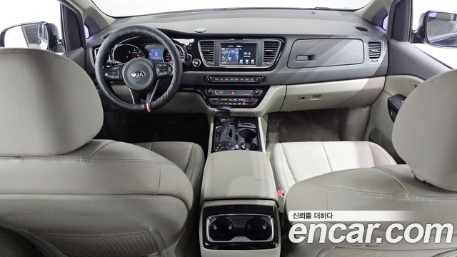 Kia Carnival 2016 thumb 8