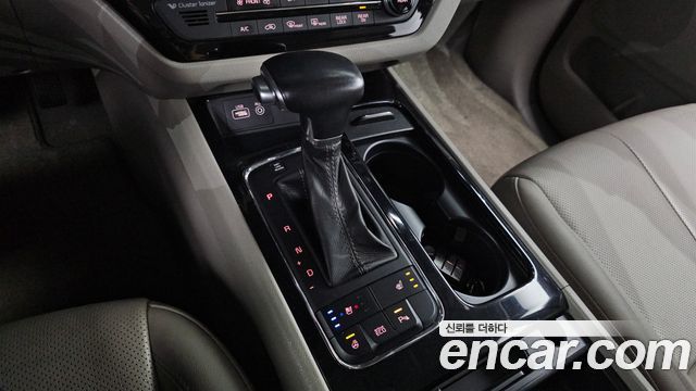 Kia Carnival 2016 thumb 10