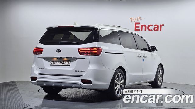 Kia Carnival 2019 thumb 3