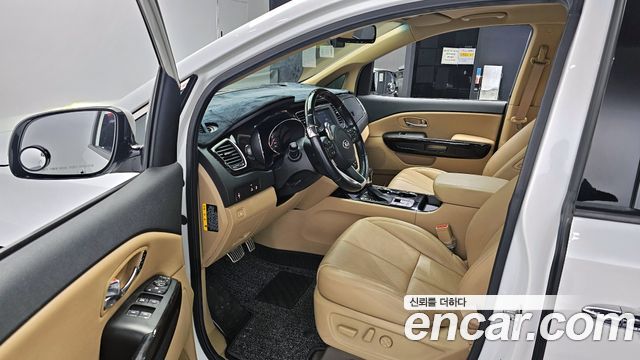 Kia Carnival 2019 thumb 10