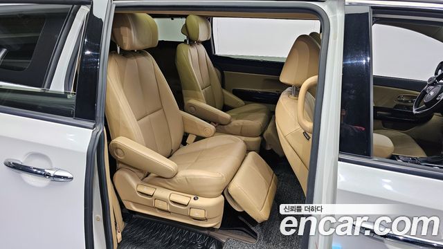 Kia Carnival 2019 thumb 11