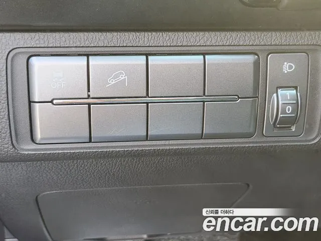 SsangYong Rexton 2021 thumb 11