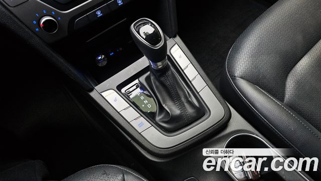 Hyundai Avante 2017 thumb 10