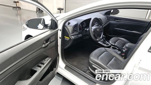 Hyundai Avante 2017 thumb 11