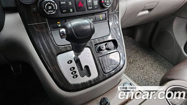 Kia Carnival 2013 thumb 10