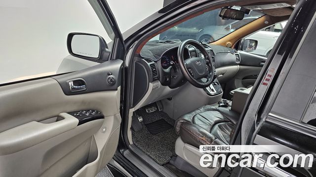 Kia Carnival 2013 thumb 12