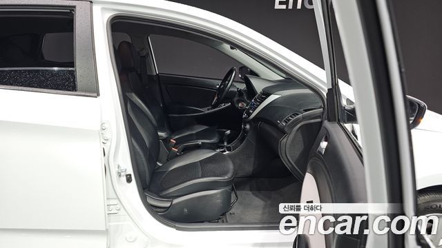 Hyundai Accent 2017 thumb 12