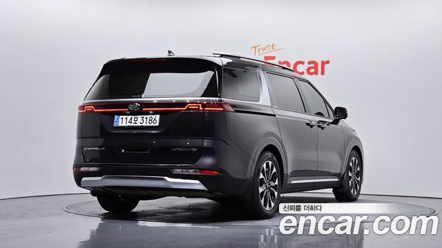 Kia Carnival 2021 thumb 3