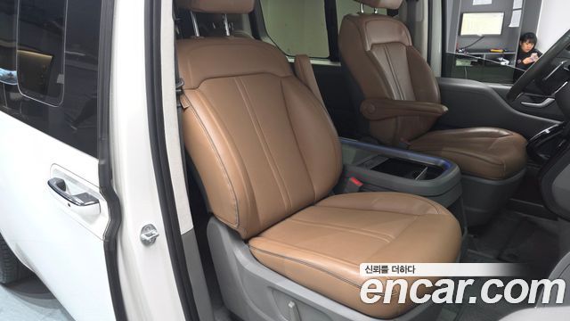 Hyundai Staria 2021 thumb 10