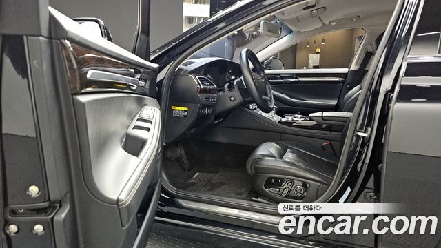 Genesis G90 2019 thumb 10