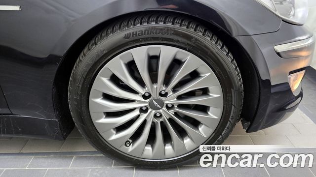 Hyundai Genesis 2011 thumb 6