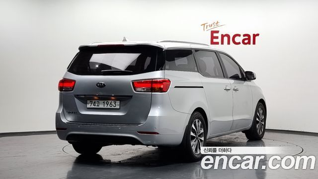 Kia Carnival 2014 thumb 3