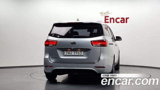 Kia Carnival 2014 thumb 5