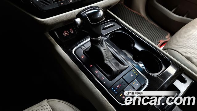 Kia Carnival 2014 thumb 9