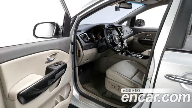 Kia Carnival 2014 thumb 10