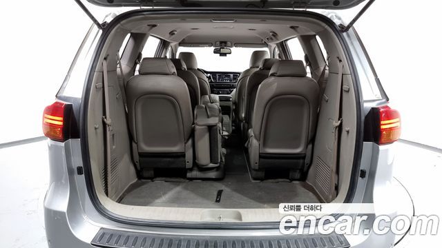 Kia Carnival 2014 thumb 12