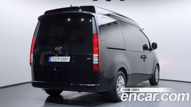 Hyundai Staria 2023 thumb 3