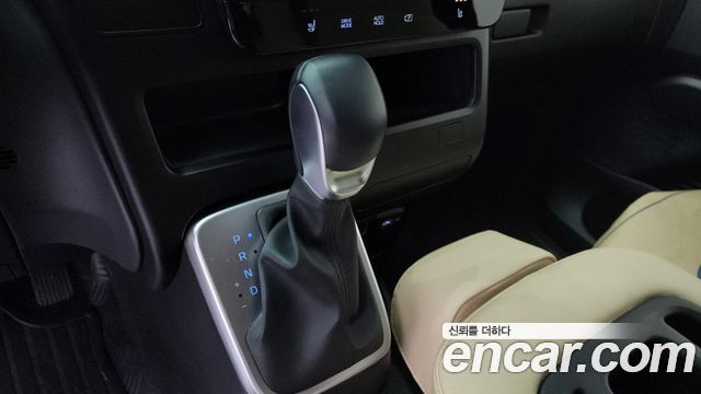 Hyundai Staria 2023 thumb 10