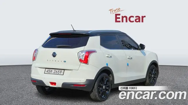 SsangYong Tivoli 2015 thumb 3