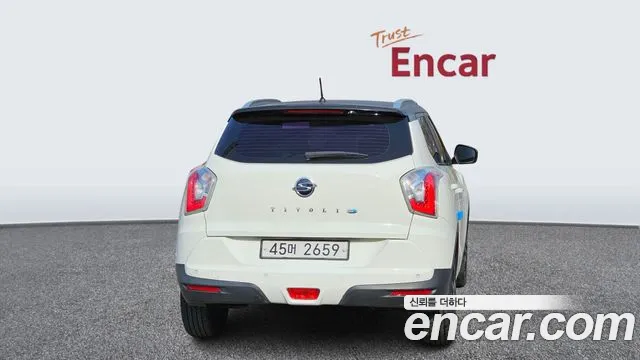 SsangYong Tivoli 2015 thumb 5