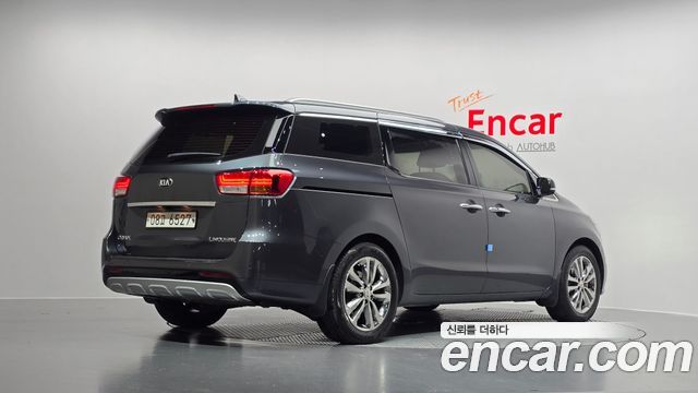 Kia Carnival 2017 thumb 3