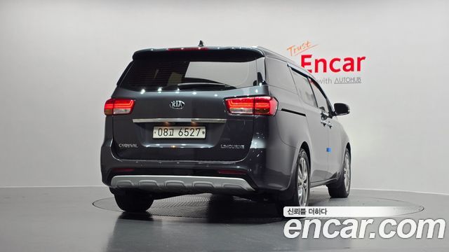 Kia Carnival 2017 thumb 5
